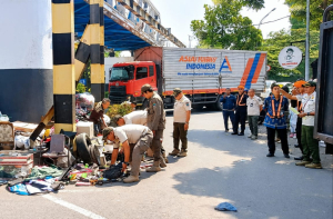 Satpol PP Malang Tertibkan Rongsokan di Buk Gluduk, Keluhan Warga Akhirnya Ditindak