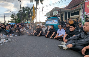 Ketua DPRD Jember Temui Mahasiswa, Siap Teruskan Empat Tuntutan ke Pusat