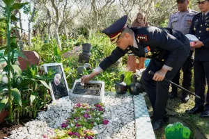 Hari Bhayangkara ke-80, Kapolresta Malang Kota Ziarah ke Makam Korban Tragedi Kanjuruhan