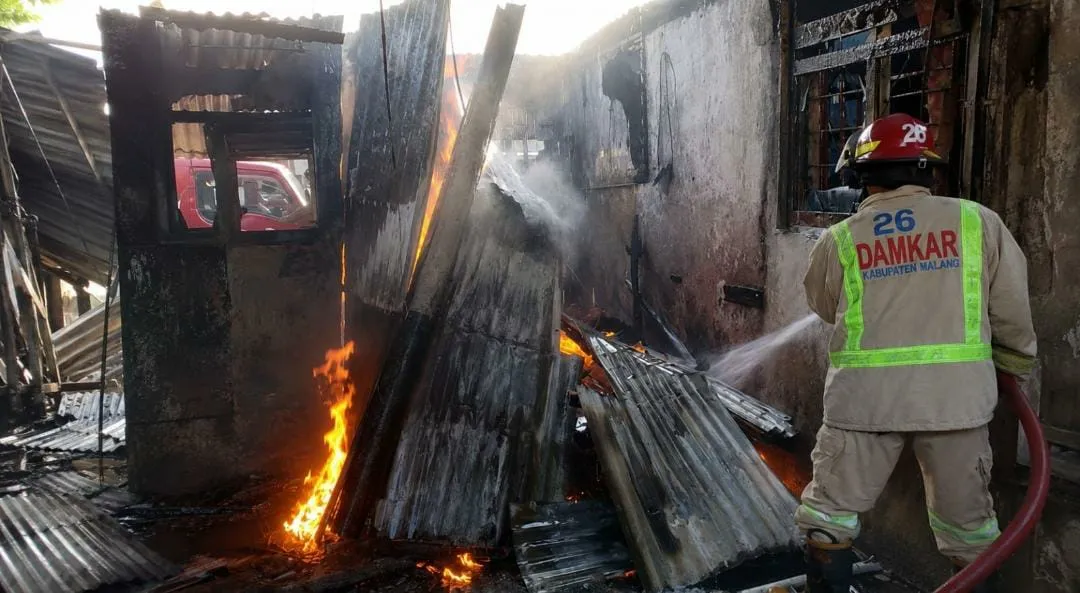 Bengkel dan Warung Kopi di Lawang Ludes Terbakar