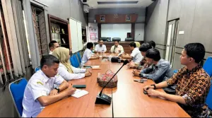 Bapenda Malang Mulai Pasang PERSADA di Restoran Tasikmalaya