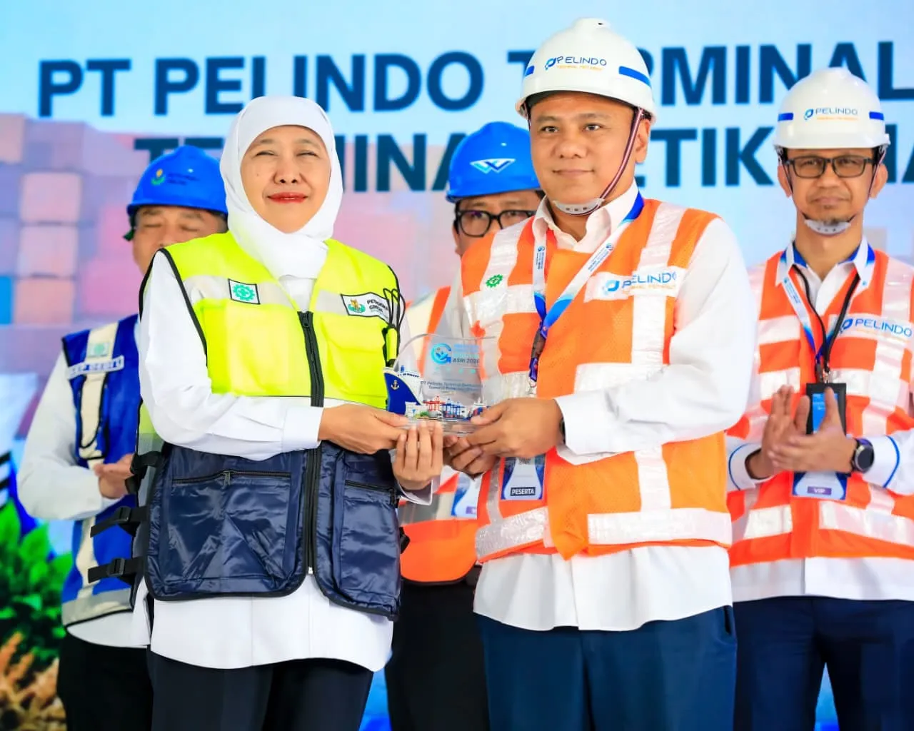 Khofifah Dorong Pelabuhan Hijau demi Logistik Pangan