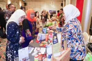 Khofifah Cetak Transaksi Rp12 Triliun di Hong Kong