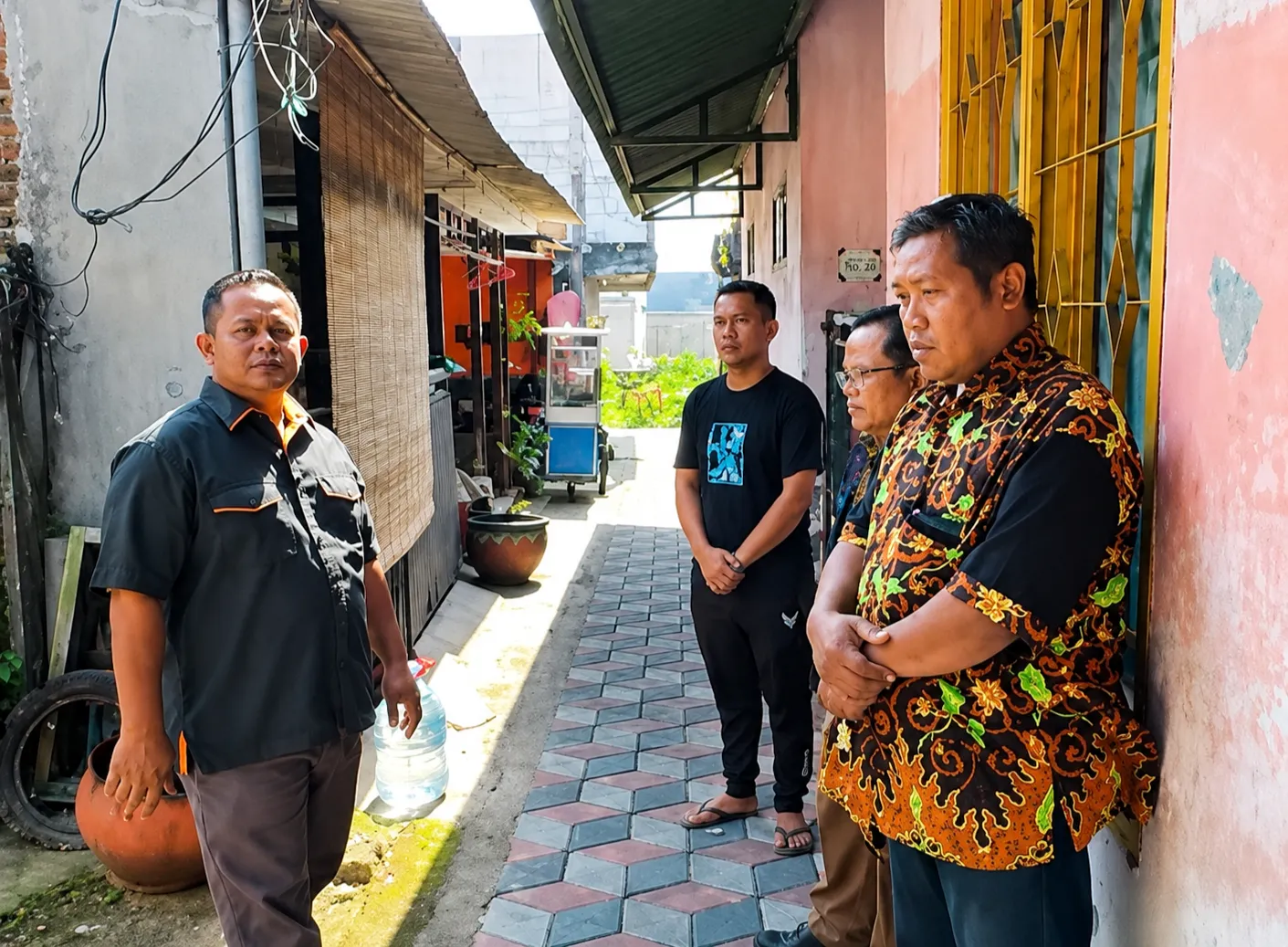 Wakil Ketua DPRD Tinjau Paving Tunjungsekar, Warga: Kini Lebih Nyaman