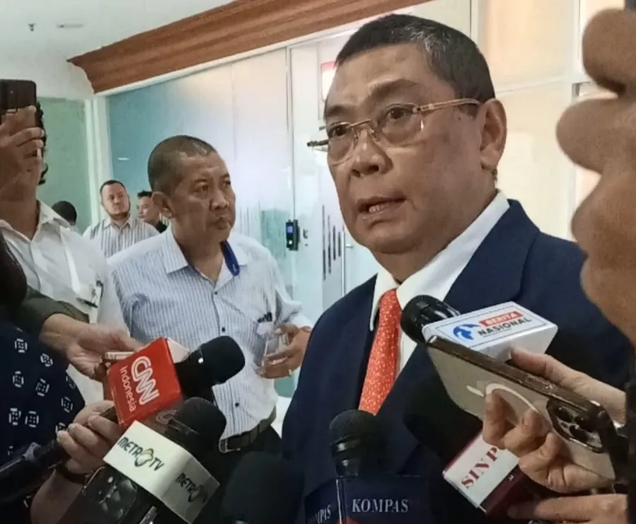 DPR Bahas Hibah Kapal Induk Italia Rp1 Triliun, Menhan Minta Restu