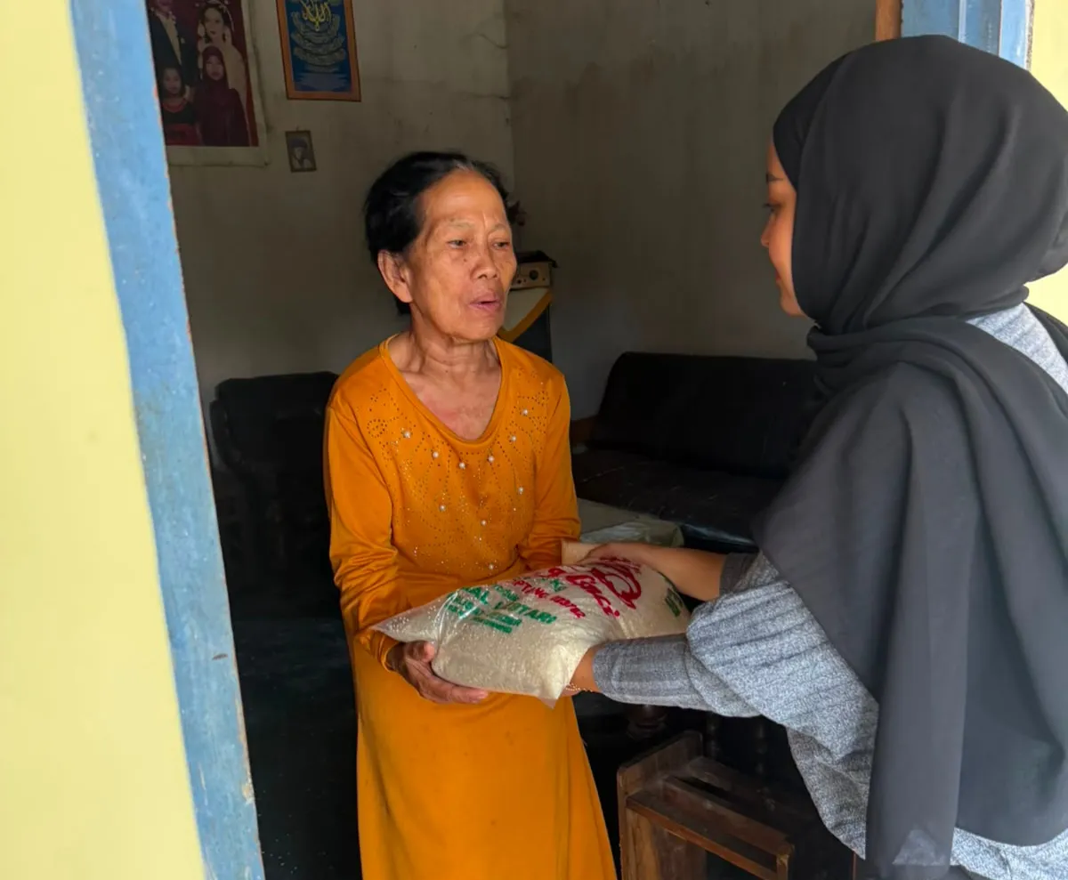 Ultah ke-42, Fatmawati Pilih Berbagi Sembako untuk Duafa