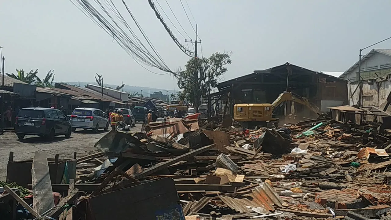 116 Lapak Pasar Induk Gadang Malang Dibongkar, Penertiban Berjalan Tanpa Gejolak