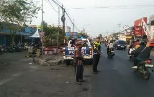 Nenek Pejalan Kaki Terluka Ditabrak Motor di Pakisaji, Polisi Turun Tangan