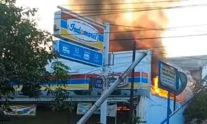 Kebakaran Lahap Indomaret Perumtas 3 Sidoarjo, Diduga Korsleting Listrik