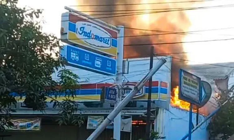Kebakaran Lahap Indomaret Perumtas 3 Sidoarjo, Diduga Korsleting Listrik