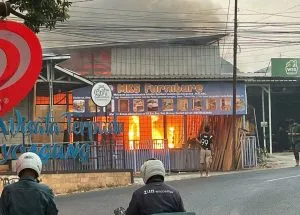 Gudang Kayu Terbakar di Dau, Kerugian Capai Rp200 Juta
