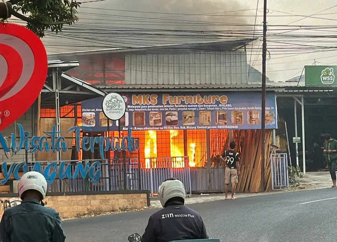 Gudang Kayu Terbakar di Dau, Kerugian Capai Rp200 Juta