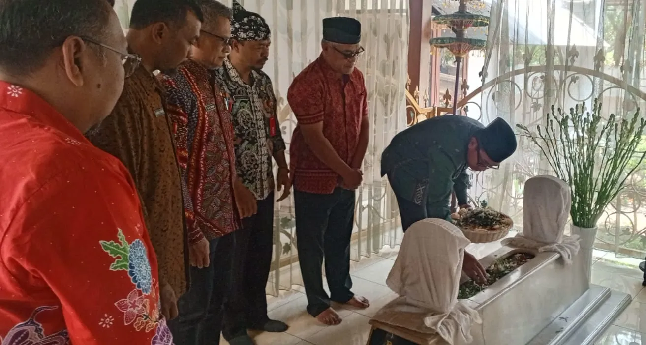 Jelang Hari Jadi ke-25 Kota Batu, Wali Kota Nurochman Ziarah ke Makam Mbah Batu