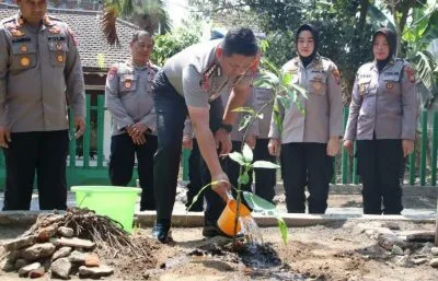 Green Policing Polresta Malang, Warga Diajak Menanam Pohon dan Cegah Kebakaran