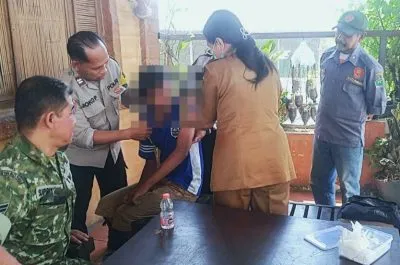 Sinergi Polisi dan Tenaga Medis, Warga Bunulrejo Dievakuasi ke RSJ Lawang